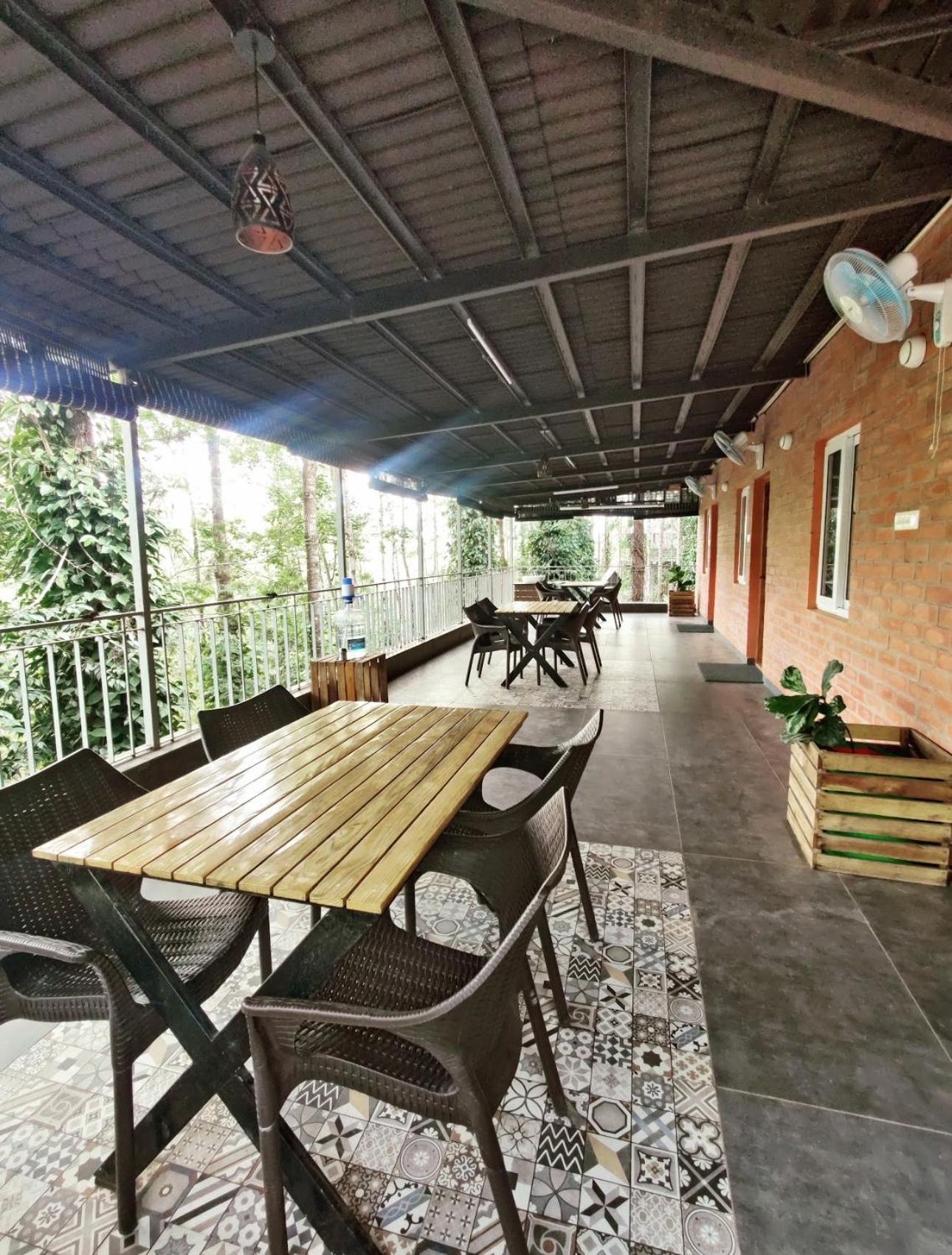 100 Oaks Estate Hotel Yercaud Exterior foto